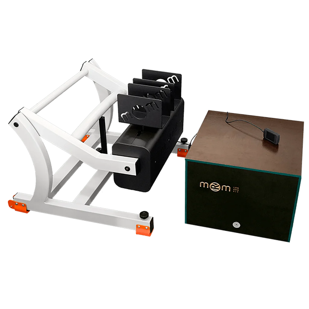 Dispositivo MRM Pro Sport diseñado para aplicación de Onda Cinética, utilizado en recuperación deportiva para aplicar masajes profundos en piernas y brazos, mejorando la movilidad y acelerando la recuperación muscular.