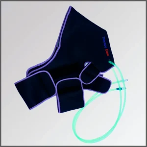 Dispositif d'échange d'épaule avec tuyaux connectés, conçu pour appliquer de la chaleur, du froid ou des contrastes thermiques dans les processus de prévention des blessures et de récupération musculaire.